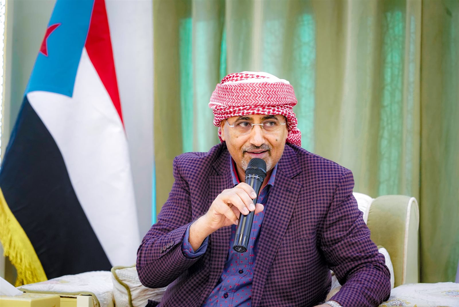 الرئيس الزُّبيدي يستقبل وفد سقطرى ويثمن التضحيات التي اجترحها أبناؤها