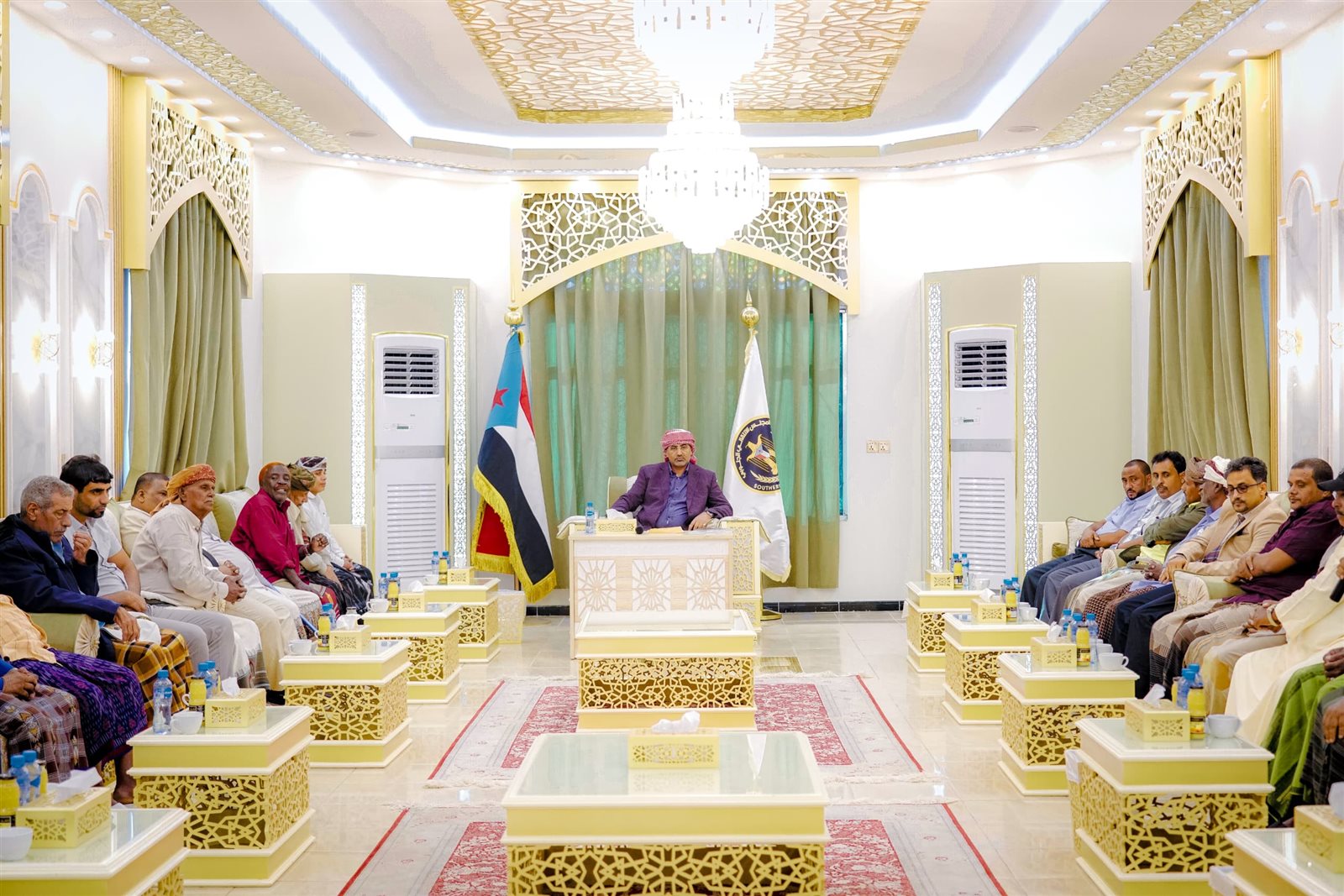 الرئيس الزُّبيدي يستقبل وفد سقطرى ويثمن التضحيات التي اجترحها أبناؤها