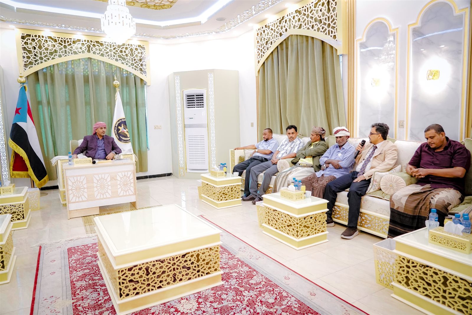 الرئيس الزُّبيدي يستقبل وفد سقطرى ويثمن التضحيات التي اجترحها أبناؤها