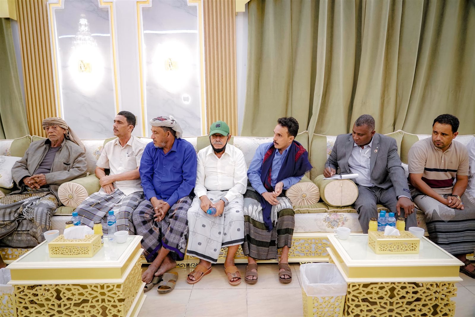 الرئيس الزُّبيدي يستقبل وفد سقطرى ويثمن التضحيات التي اجترحها أبناؤها