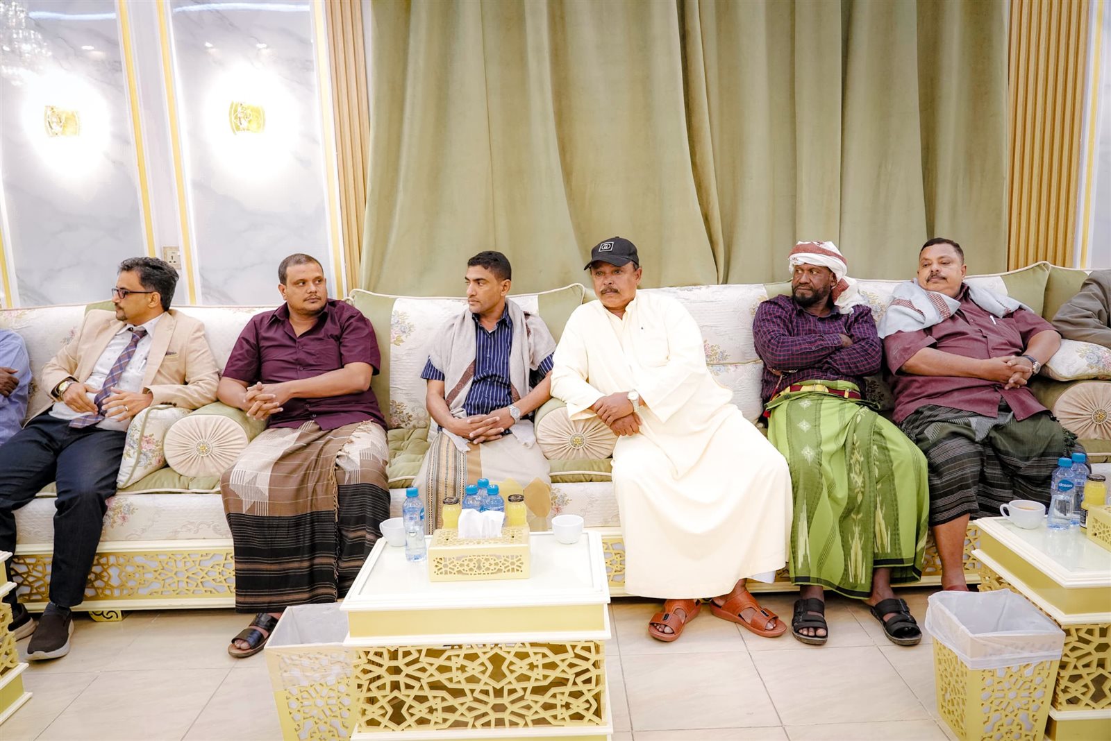 الرئيس الزُّبيدي يستقبل وفد سقطرى ويثمن التضحيات التي اجترحها أبناؤها