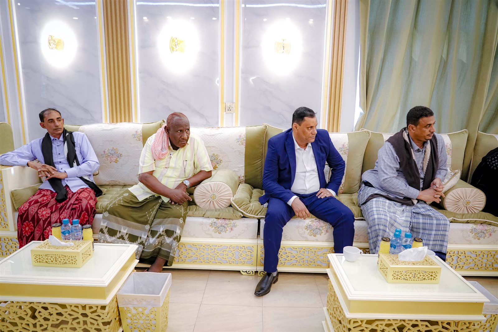 الرئيس الزُّبيدي يستقبل وفد سقطرى ويثمن التضحيات التي اجترحها أبناؤها