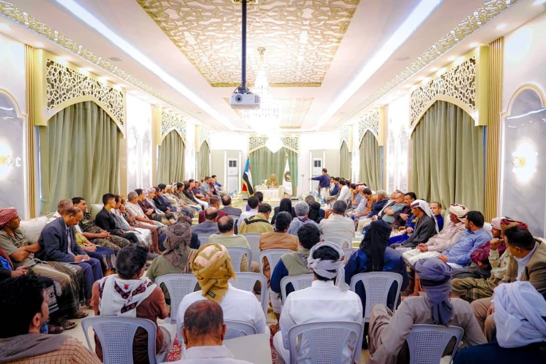 الرئيس الزُّبيدي يستقبل ممثلي شبوة في الجمعية الوطنية ومجلس المستشارين