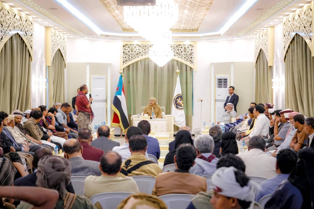 الرئيس الزُّبيدي يستقبل ممثلي شبوة في الجمعية الوطنية ومجلس المستشارين