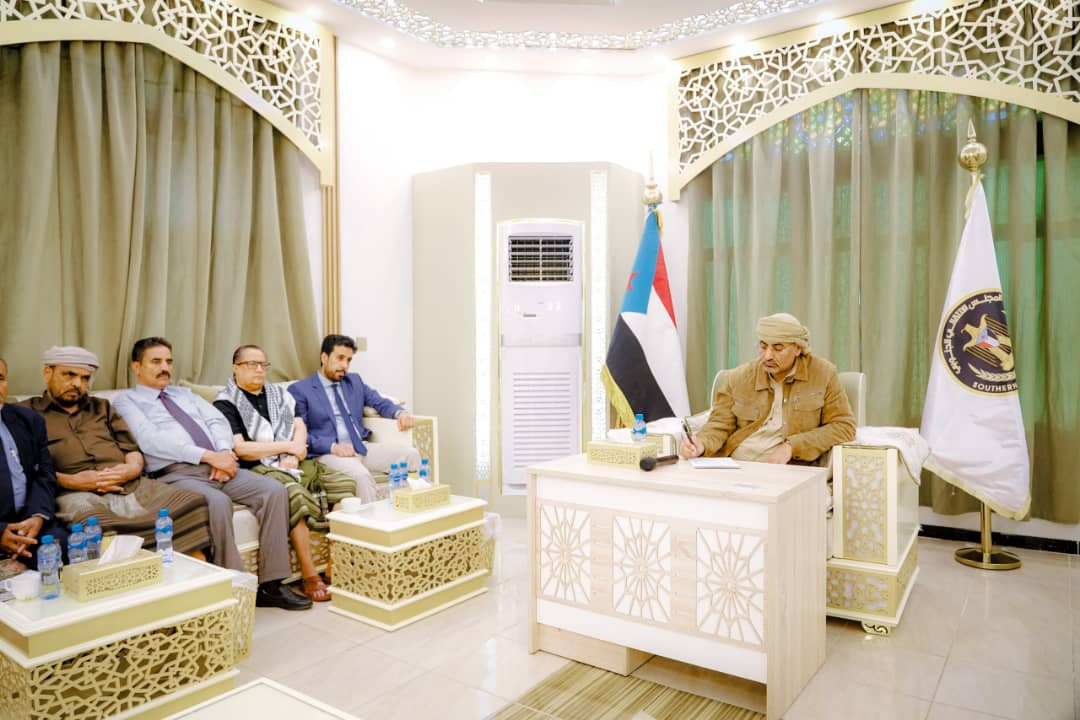 الرئيس الزُّبيدي يستقبل ممثلي شبوة في الجمعية الوطنية ومجلس المستشارين