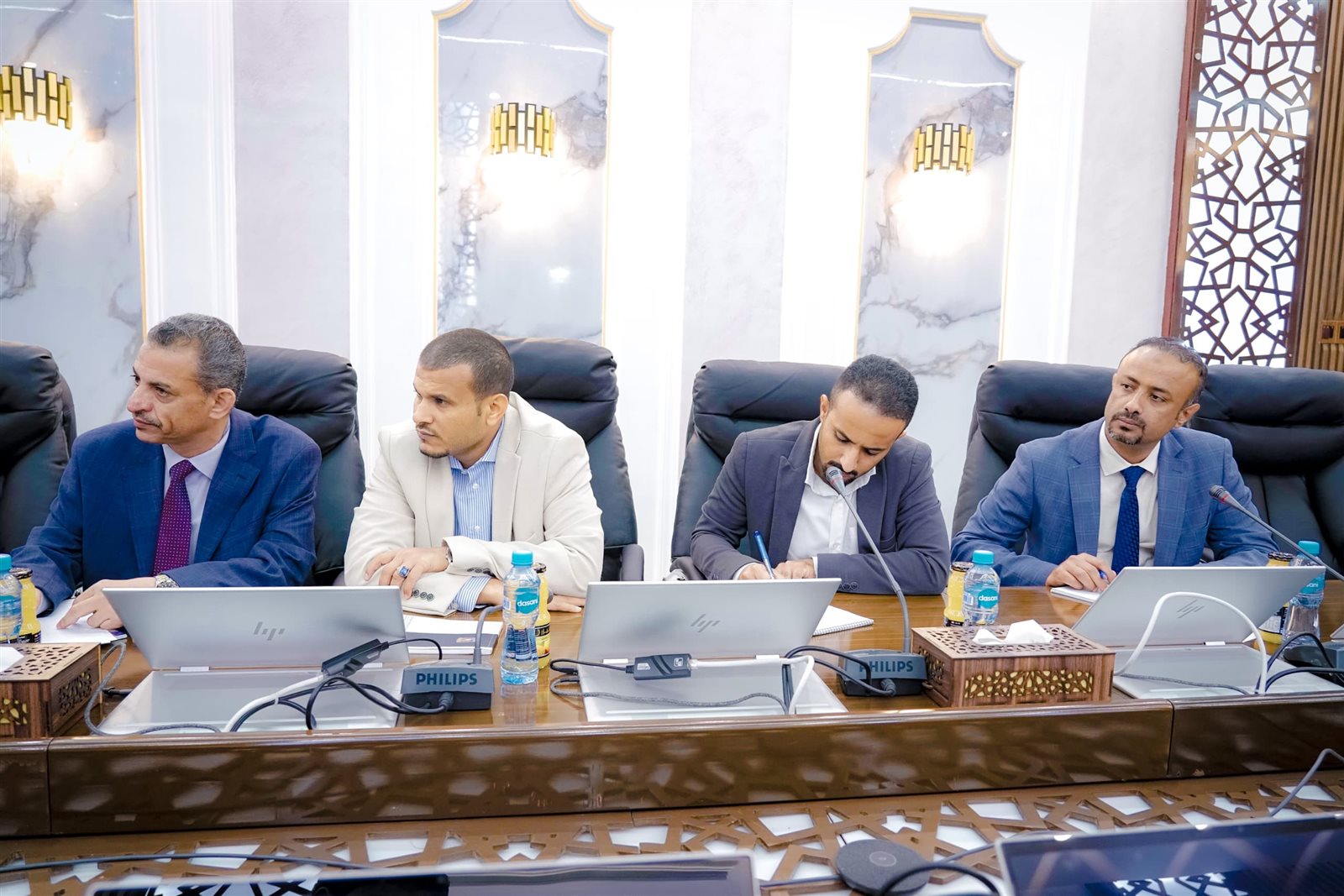الرئيس الزُبيدي يؤكد دعمه للجهاز المركزي للرقابة والمحاسبة