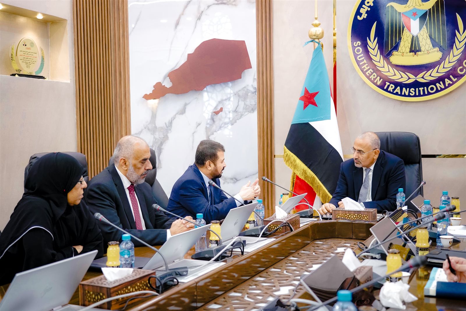 الرئيس الزُبيدي يؤكد دعمه للجهاز المركزي للرقابة والمحاسبة