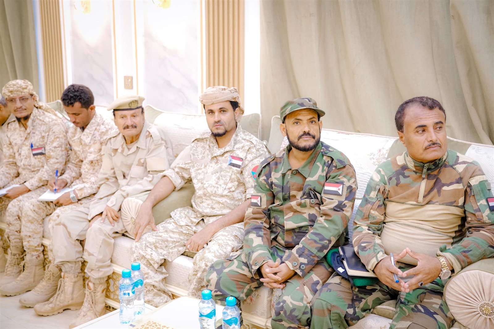 لقاء الرئيس الزبيدي بـ أركانات توجيه القوات البرية