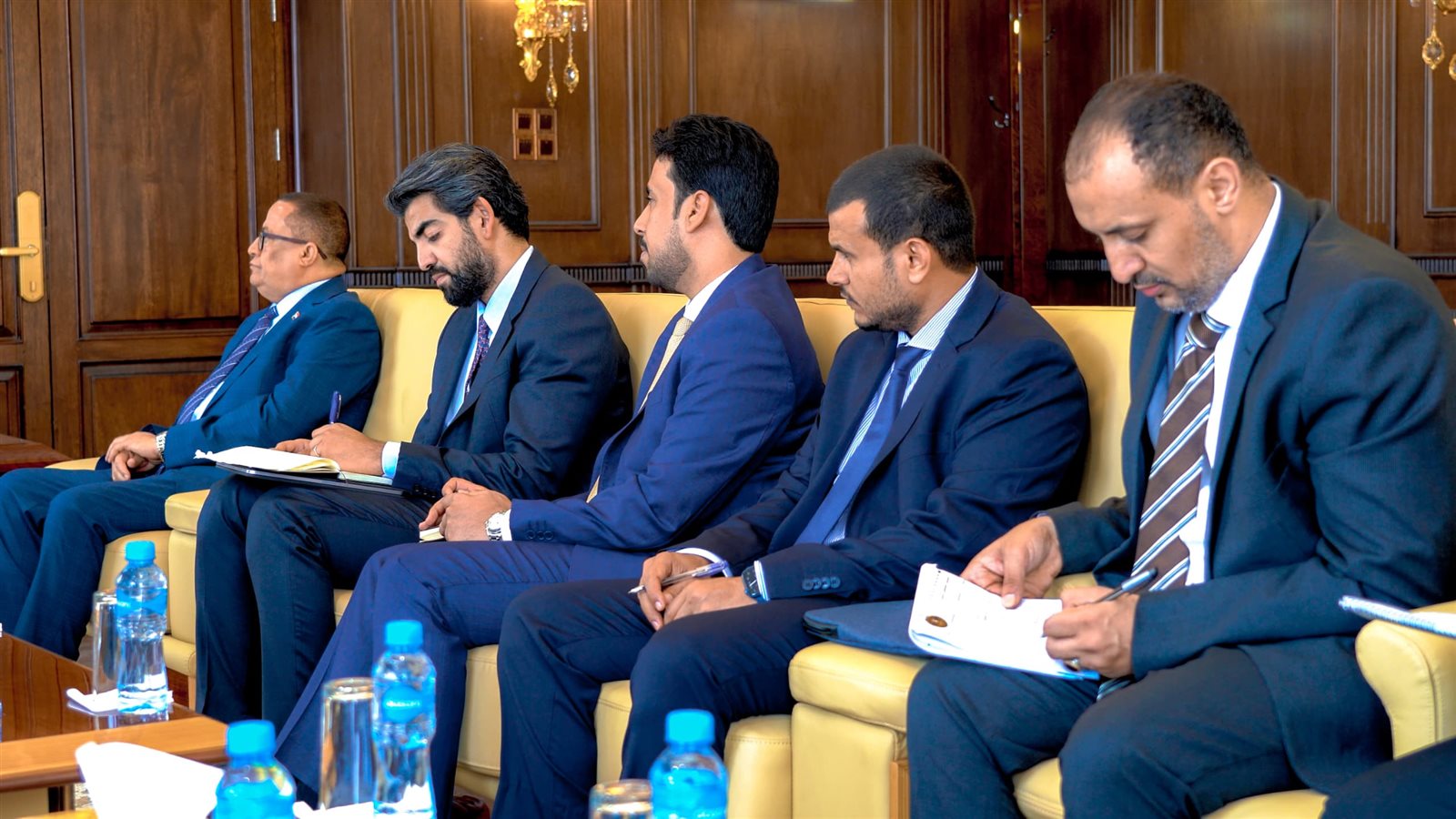 الرئيس الزُبيدي يستقبل مبعوث الأمين العام للأمم المتحدة ونائبه