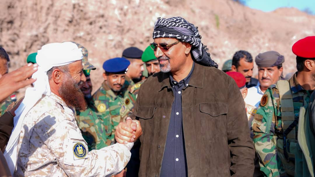 الرئيس الزُبيدي يزور الضالع ويلتقي قيادات المحافظة