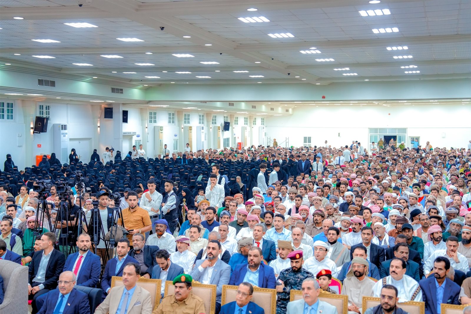 اللقاء الموسع للرئيس الزُبيدي بمختلف شرائح المجتمع بمحافظة حضرموت
