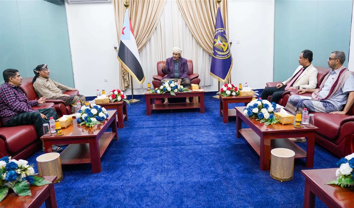 الرئيس الزُبيدي يطّلع