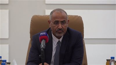 الرئيس الزُبيدي: سنقدم كافة التسهيلات للتجار وشركات الملاحة في ميناء عدن