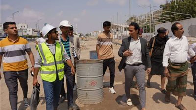 السقاف يتفقد مستوى إنجاز مشروع إعادة تأهيل ساحة العروض بخورمكسر