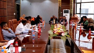 المكتب التنفيذي بخورمكسر يناقش تقريري مكتبي المالية والإعلام 