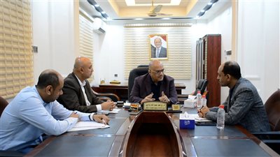 اجتماع برئاسة باذيب يناقش سبل النهوض بأوضاع الاتصالات