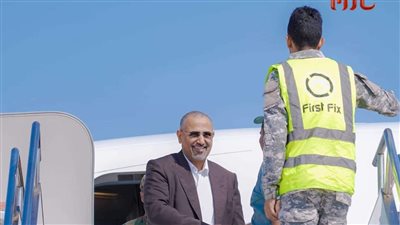 الرئيس الزُبيدي يعود إلى العاصمة عدن بعد زيارات عمل خارجية