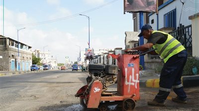 صندوق الطرق يواصل تدخله الطارئ لصيانة طرق التواهي 