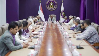 اللواء بن بريك يناقش الأوضاع الاقتصادية قُبيل شهر رمضان مع رجال المال والأعمال