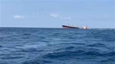 بريطانيا: الهجوم الحوثي على السفينة روبيمار يهدد بكارثة في البحر الأحمر