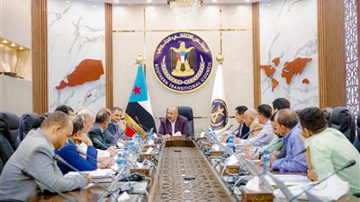 الرئيس الزُبيدي يوجّه بوقف جميع أعمال البناء في الحرم الجامعي واتخاذ التدابير اللازمة للحفاظ عليه