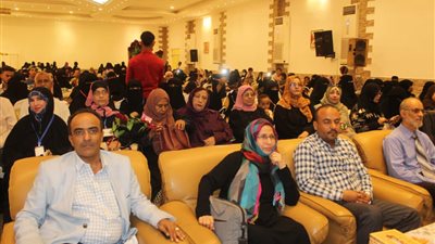 حفل فني وخطابي وتكريمي بمناسبة عيدي المرأة والأم بالعاصمة عدن