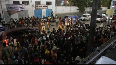 انتقالي عدن يدشن توزيع مكرمة الرئيس الزُبيدي الرمضانية لعمال صندوق النظافة