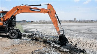 باخبيرة يتفقد مشروع صيانة أحواض معالجة مياه الصرف الصحي في كابوتا بمديرية المنصورة 