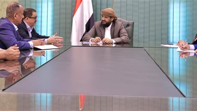 المحرمي يبحث مع قيادة الخطوط الجوية سبل النهوض بالشركة وتعزيز دورها