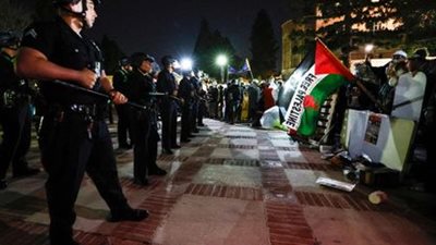 الشرطة الأميركية تداهم مخيم احتجاج مؤيد للفلسطينيين في جامعة كاليفورنيا
