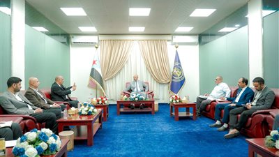 الرئيس الزُبيدي يطّلع على سير العمل في وزارة الاتصالات وتقنية المعلومات