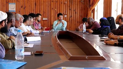 مدير عام البريقة بعدن يقف أمام الوضع الخدمي في المديرية 