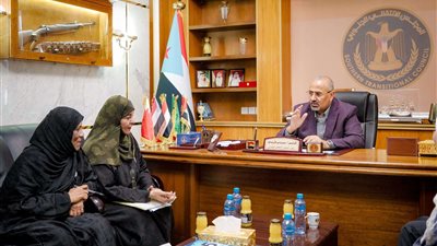 الرئيس الزُبيدي: نعمل جاهدين على تمكين نساء الجنوب في مختلف المجالات