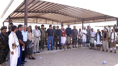 رئيس انتقالي شبوة يتفقد معسكر العلم ويشيد بانضباط منتسبيه