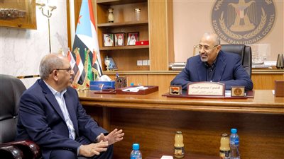 الرئيس الزُبيدي يشدد على ضرورة معالجة أوضاع الطلاب المبتعثين في كوبا