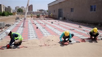 تواصل أعمال صيانة وسفلتة ساحات مبنى مستشفى ذوي الاحتياجات الخاصة بعدن