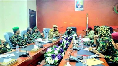 القائد العام لقوات الحزام الأمني يؤكد على أهمية مكافحة الإرهاب