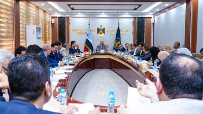 هيئة الرئاسة تشدد على سرعة إنجاز مصفوفة الحلول العاجلة لوقف التدهور الاقتصادي والخدمي وآليتها التنفيذية المزمنة