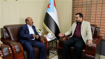 العولقي يبحث مع رئيس انتقالي شبوة تعزيز العمل المشترك وتوحيد الجهود