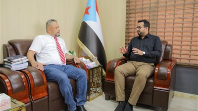 العولقي يُؤكد حرص المجلس الانتقالي على دعم حرية التعبير رغم الظروف الاستثنائية