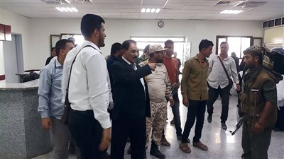 محافظ الضالع يطلع على تجهيزات افتتاح مستشفى الضالع المركزي 