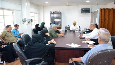 تنفيذي صيرة يناقش سير أداء عدد من المكاتب التنفيذية بالمديرية 