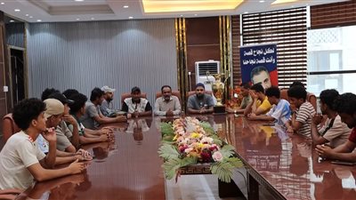 مدير عام خورمكسر يكرّم فريق حي السلام المتوج ببطولة الهوكي الرمضانية 