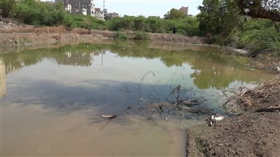 غياب مشروع الصرف الصحي قنبلة موقوتة تهدد سكان مدينة الحبيلين بردفان 