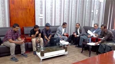 محافظ شبوة يوجه بإعادة تحديث بيانات التصاميم الهندسية لمشروع كلية الطب 