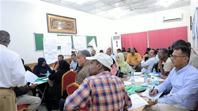 اختتام دورة تدريبية بعدن في بناء العمل النقابي وقواعد تأسيسه