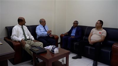 لقاء بعدن يبحث تعزيز التعاون المشترك في مجال الدراسات والبحوث الاقتصادية