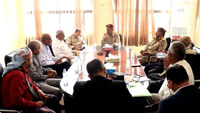 وفد من لجنة التواصل يلتقي قائد المنطقة العسكرية الثانية