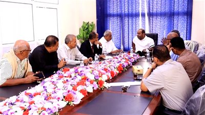 لجنة التواصل تلتقي مسؤولي كهرباء حضرموت وتؤكد تحييد الملف عن المناكفات 
