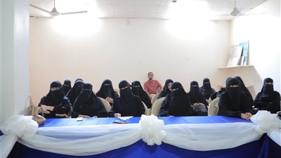 الأمانة العامة تدشن توزيع الحقيبة الصحية على الأسر المنتجة في العاصمة عدن